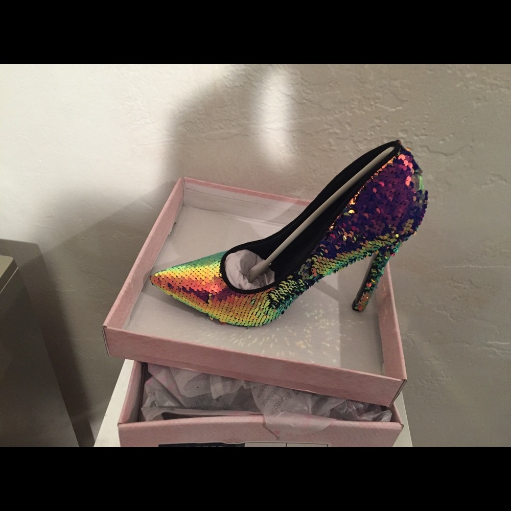 Heels - Picture 4 of 4